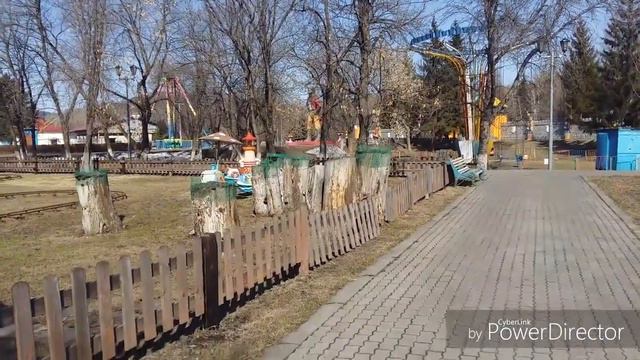 ВЛОГ!!!Милана прогуляла сад.Гуляем в парке.Сами запустили карусель.
