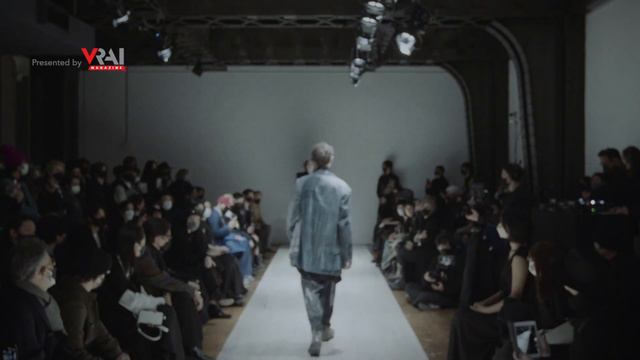 Yohji Yamamoto Men's Fall/Winter 2022 Runway | Paris Fashion Week Men's | VRAI Magazine смотреть онлайн