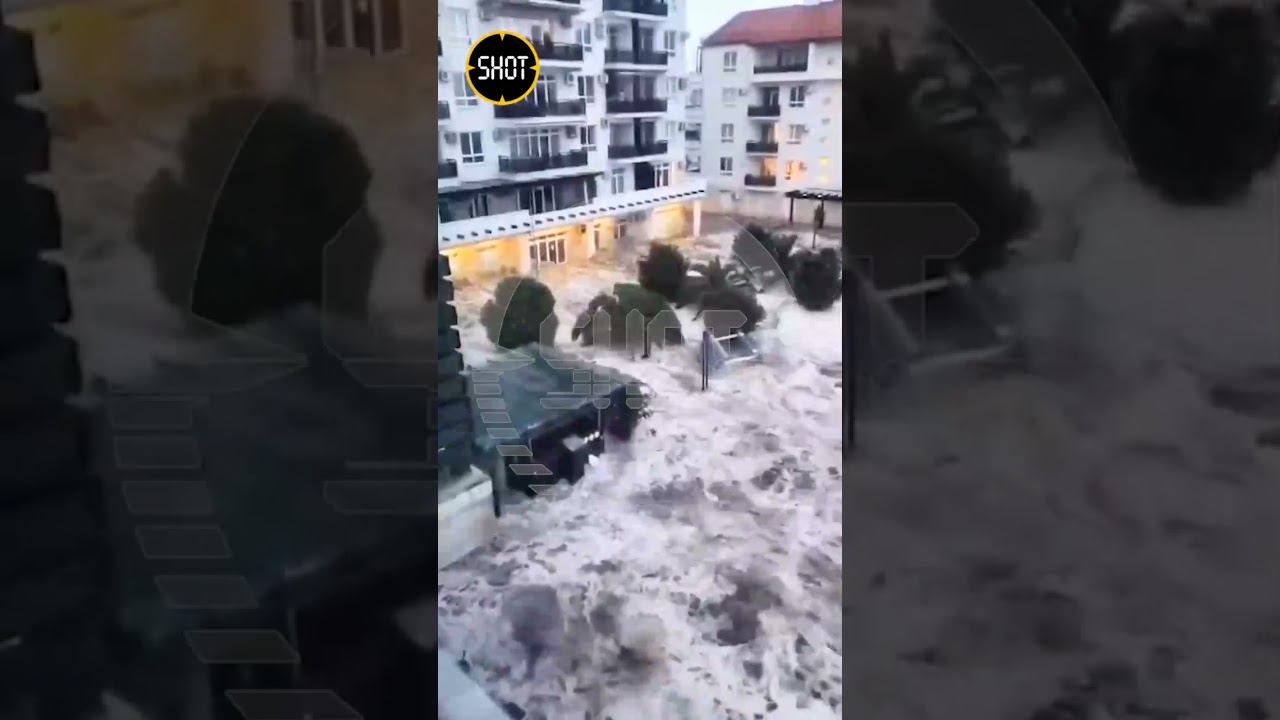 Цунами подобные волны в Адлере смотреть онлайн