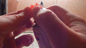 Как заправить газовую зажигалку?