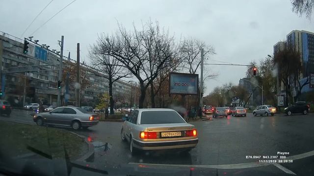 11.11.2019 Алматы Абая Гагарина 609BAZ05 проезд на запрещающий сигнал светофора смотреть онлайн