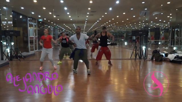 Robin Thicke - Blurred Lines Ft. T.I., Pharrell Ft Alejandro Angulo HD