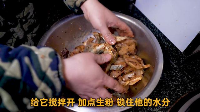 【超小厨】120买条养殖鲟鱼！庆祝老爸买新车，特制豆豉蒸鱼！鱼肉鲜嫩豉香味十足，这味道真不错 смотреть онлайн