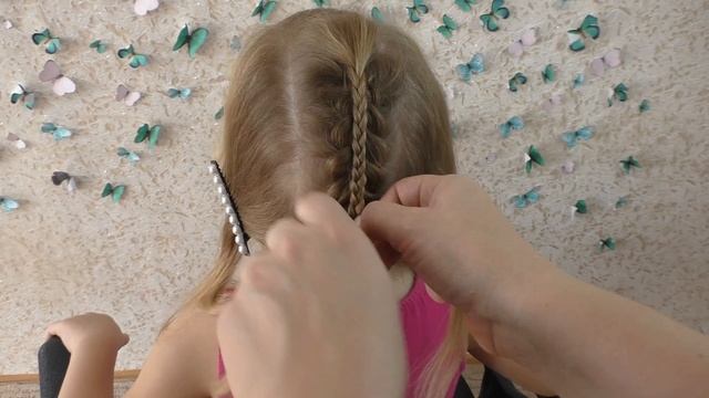 Красивая причёска для девочек на каждый день. Плетение кос. смотреть онлайн