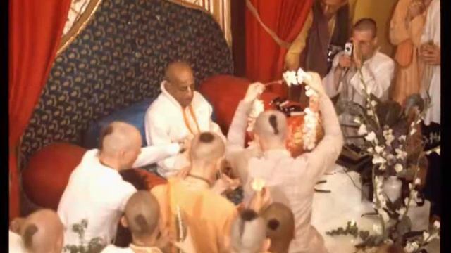 You Do Not Know Who is Devotee, How to Worship Him, Then We Remain Kanistha - Prabhupada 0451 смотреть онлайн
