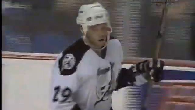 Alex Selivanov's beautiful second NHL goal vs Islanders (7 feb 1995) смотреть онлайн