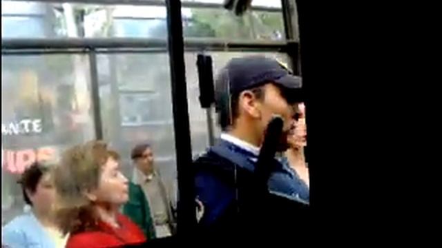Crowded Metrobus Mexico City смотреть онлайн