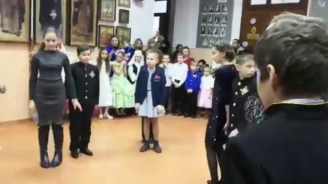 Рождественский танец ребят 5 и 6 классов гимназии смотреть онлайн