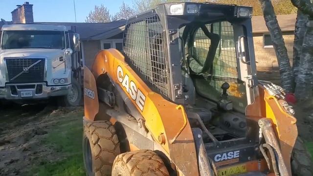 FILLING TRUCK WITH BOBCAT || DUMP TRUCK || CONSTRUCTION ||