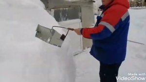 Приспособление для чистки крыш от снега.