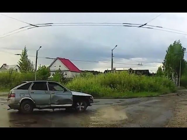 В Марий Эл задержан нетрезвый водитель, который, скрываясь, совершал манёвр «полицейский разворот» смотреть онлайн