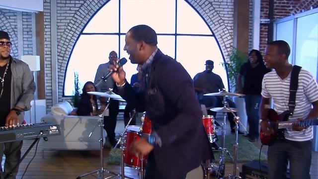 Isaac Carree - In The Middle (Official Video) смотреть онлайн