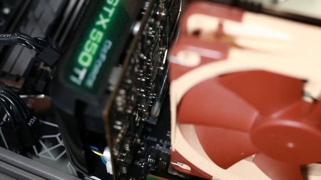 Replacing a Video Card in a Fractal R5 Chassis смотреть онлайн