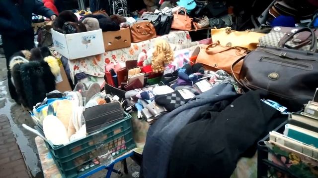 Секонд- хенд рынок Удельный. Питер Second hand market. Russia. смотреть онлайн
