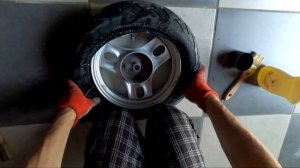 КАК ПОМЕНЯТЬ ПОКРЫШКУ НА СКУТЕРЕ за 5 минут