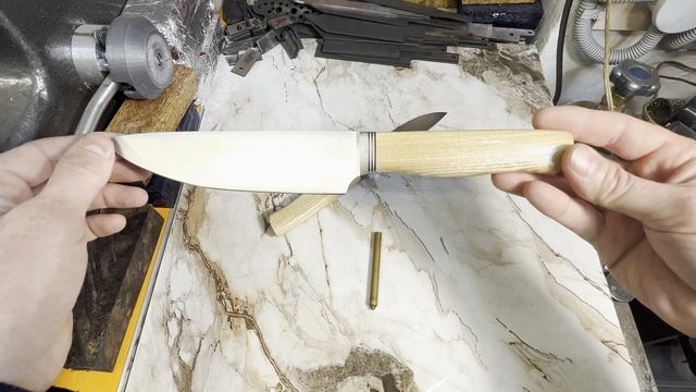 Пара кухонных ножей из разных сталей… смотреть онлайн