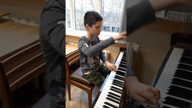 Сольфеджио. №415 из сб.Калм. и Фр. Скатаров Арсений 4кл. смотреть онлайн