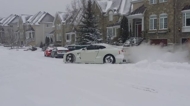 1000 HP GTR R35 snow plow action Winter madness смотреть онлайн