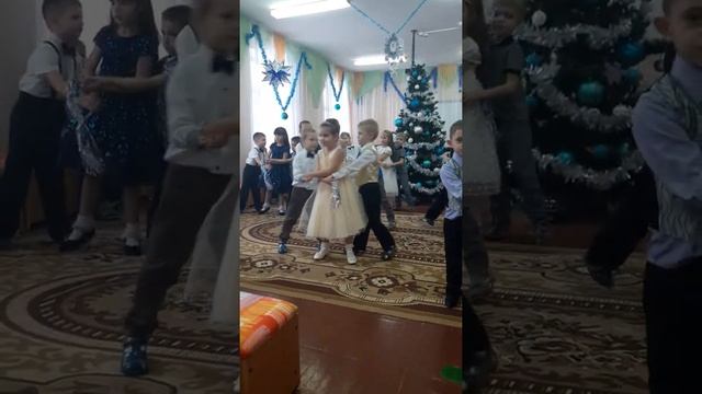 новогодний танец в садике смотреть онлайн