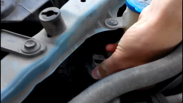 замена лампы ближнего света на тойота королла смотреть онлайн