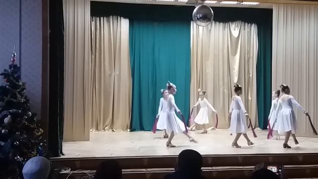 Танец снежинок Школа#1 смотреть онлайн