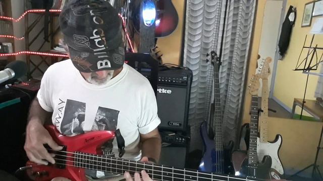 Perdiendo la cabeza por un bajo Ibanez Axtar headless. смотреть онлайн