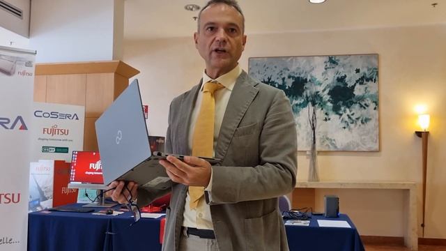 FUJITSU Notebook LIFEBOOK U7511, solo 1,5Kg per un 15,6" IPS FullHD смотреть онлайн