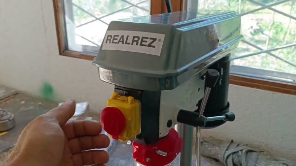 Сверлильный станок REALREZ REZ-HDP1301 пробую посверлить дрова, тест нового станка и обзор ньюансов