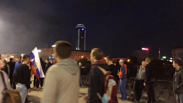 Екатеринбург. Центр. Город празднует победу России. Футбол 2018! смотреть онлайн