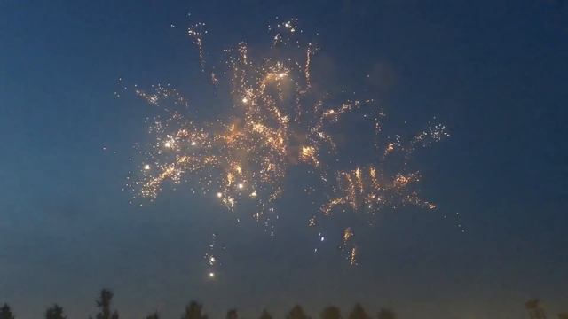 Салют в честь 4000 подписчиков на канале!!! смотреть онлайн