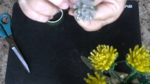 Одуванчик из бисера.  Мастер - класс.