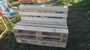 Садовая мебель из поддонов. Скамейка и стол.