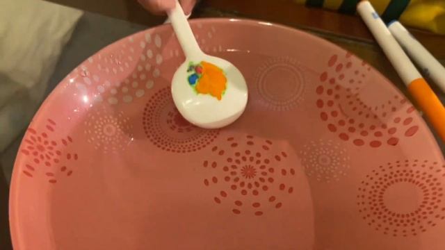 Рисование на воде??Максим тестирует водные фломастеры! смотреть онлайн