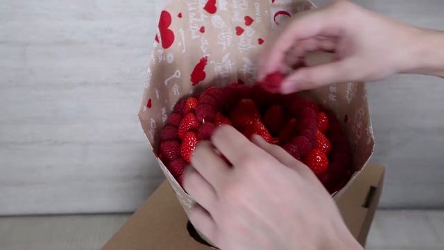 Букет из клубники своими руками пошагово. Мастер-класс. смотреть онлайн