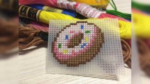 Мастер-класс для детей по вышивке на пластиковой канве "Пончик"