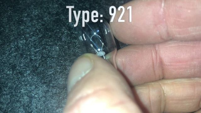 Reverse Light Bulb Replacement on Toyota Corolla MY (2014-2019) смотреть онлайн