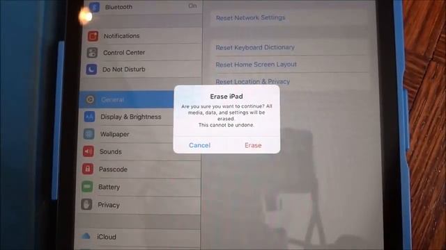 How To Reset An iPad To Factory Settings (Tutorial) смотреть онлайн