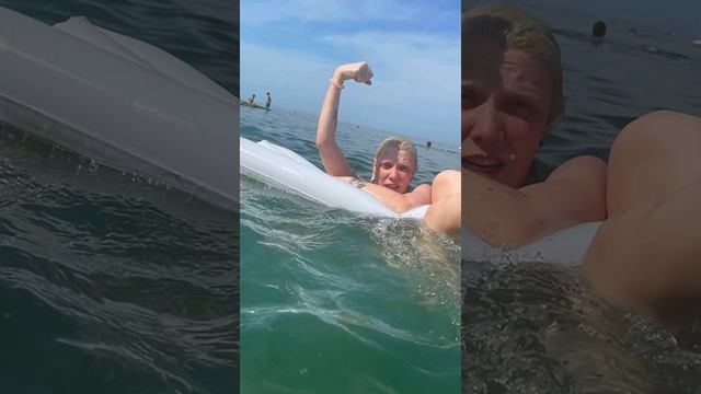 Сфоткай меня на море красиво просила она... смотреть онлайн
