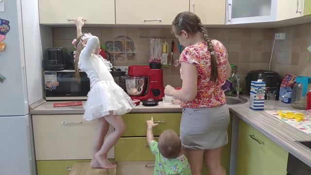 Как сделать мороженное со смородиной? Обзор планетарного миксера 2 в 1 Kitfort KT-1354 смотреть онлайн