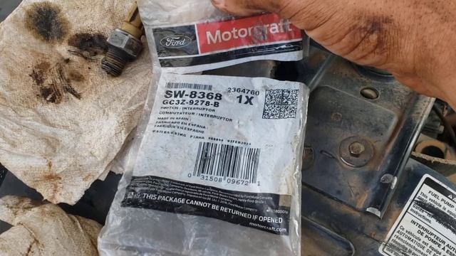 2000 Ford Excursion w/V10: Oil Sensor Replacement смотреть онлайн