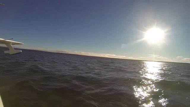 Небо,озеро,самолёт смотреть онлайн