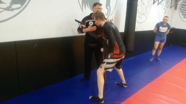 Прикладное боевое самбо. Уход от пистолета. 2 смотреть онлайн