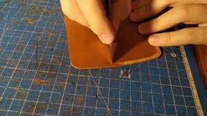 Кожевенное ремесло. Изготовление картхолдера из кожи вручную.