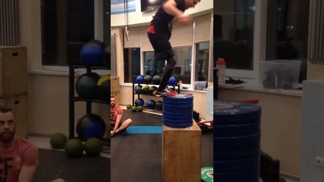 Прыжки на тумбу на максимальную высоту - CrossFit смотреть онлайн