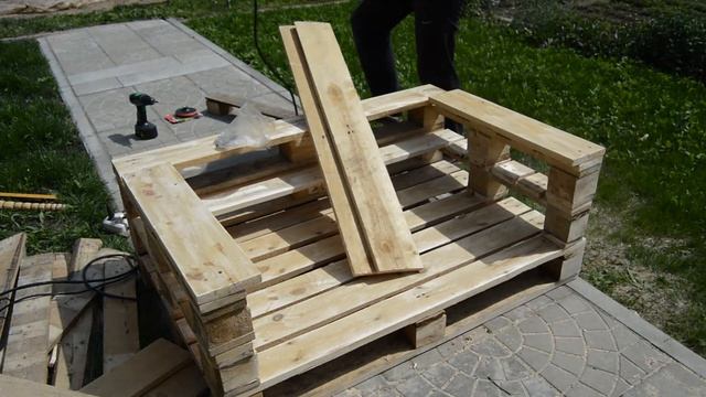 Диван из поддонов - Удивительная дизайнерская идея смотреть онлайн