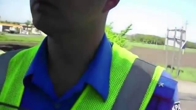 Беспредел Неадекватный работник ГАИ От куда такие беруться смотреть онлайн