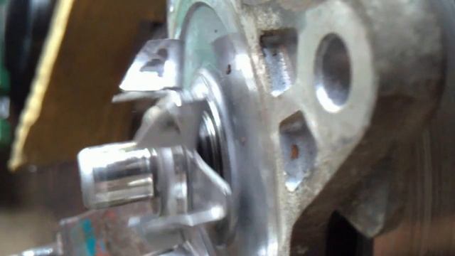 Скрип помпы 1ZR-FE смотреть онлайн