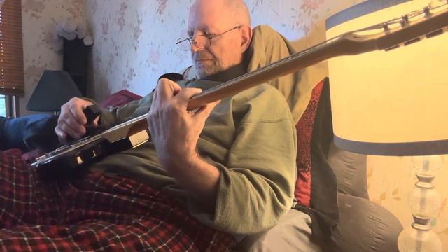 E-Bow on a Squier Bass VI pt. 1 смотреть онлайн