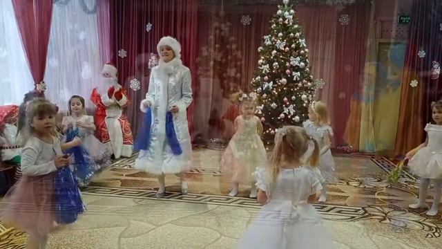 Средняя группа «Василёк» МАДОУ «Детский сад №13». Новогодний утренник 2021 смотреть онлайн