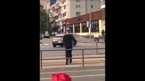 Папич перелазит через ограждение (0 ошибок)